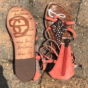 Coral sandals! 💕